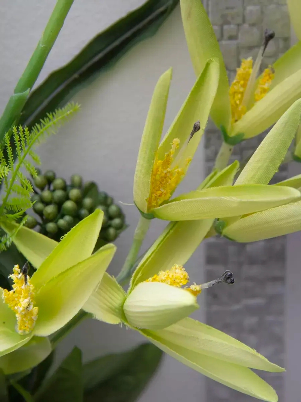 Настенная композиция с цветами в раме 70*32 см