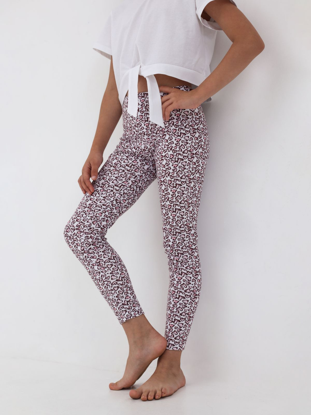 Брюки для девочки, модель №8, рост 104 см, с принтом "сердечки"