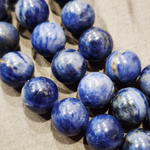 Содалит, яркий, шар 10мм, цена за нить 9.5см (1/4)