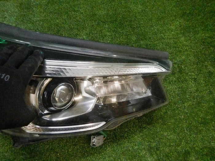 Битая Фара правая Subaru Forester 5 SK (2018-2021) LED