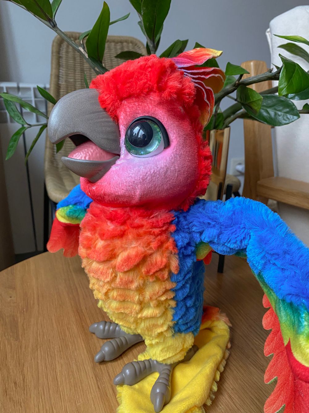 Говорящий попугай Fur Real