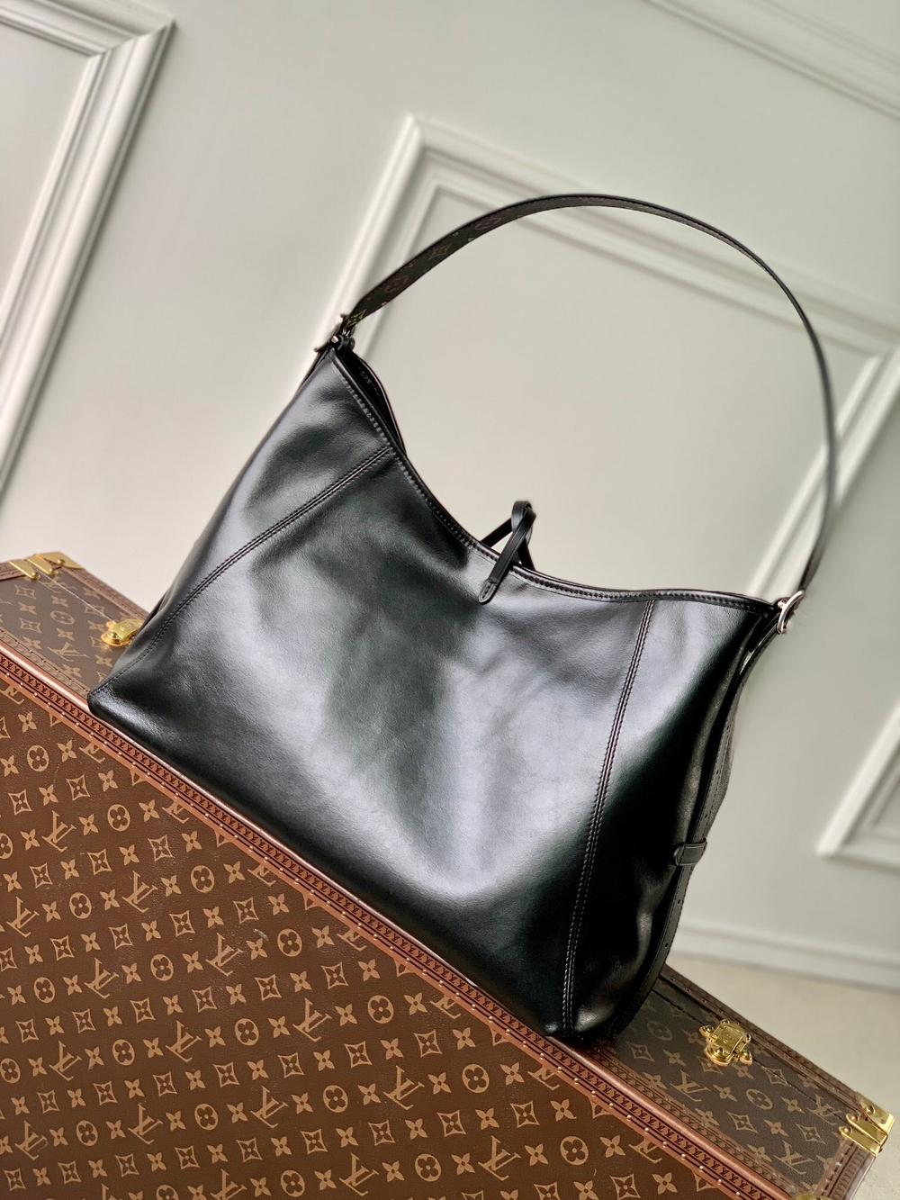 Louis Vuitton CarryAll Dark MM
