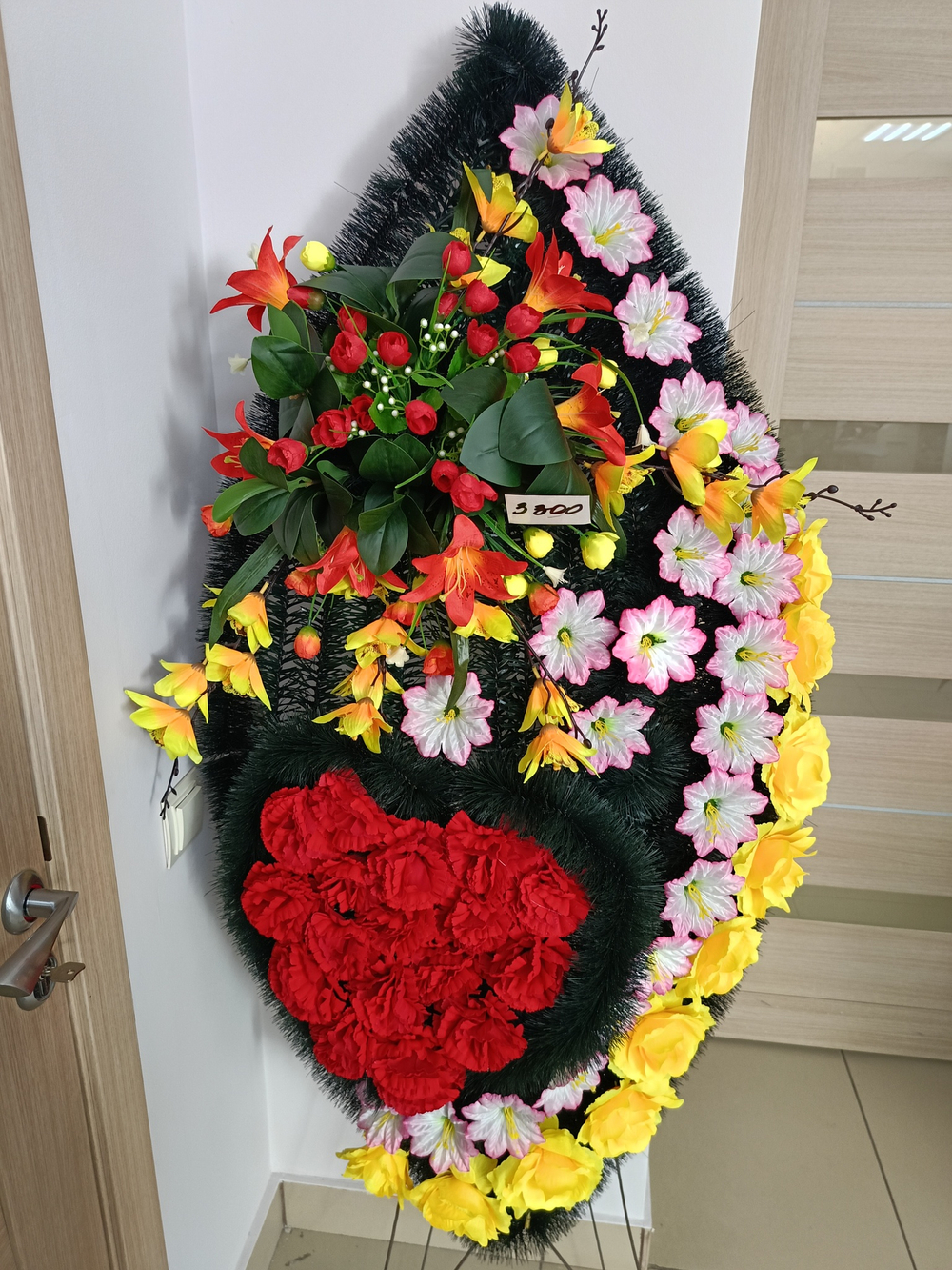 Венок 140 см букет осенний сердце