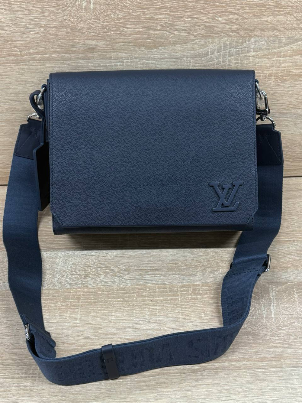 Сумка-мессенджер Louis Vuitton