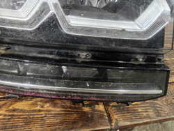 Фара правая LED Volkswagen Teramont 17-22 Б/У Оригинал 3CN941036A