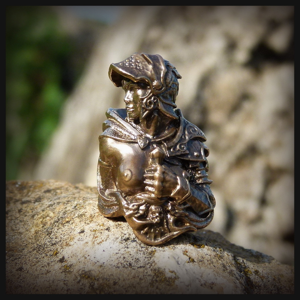 Бусина "Воительница" для темляков или браслетов , бронза