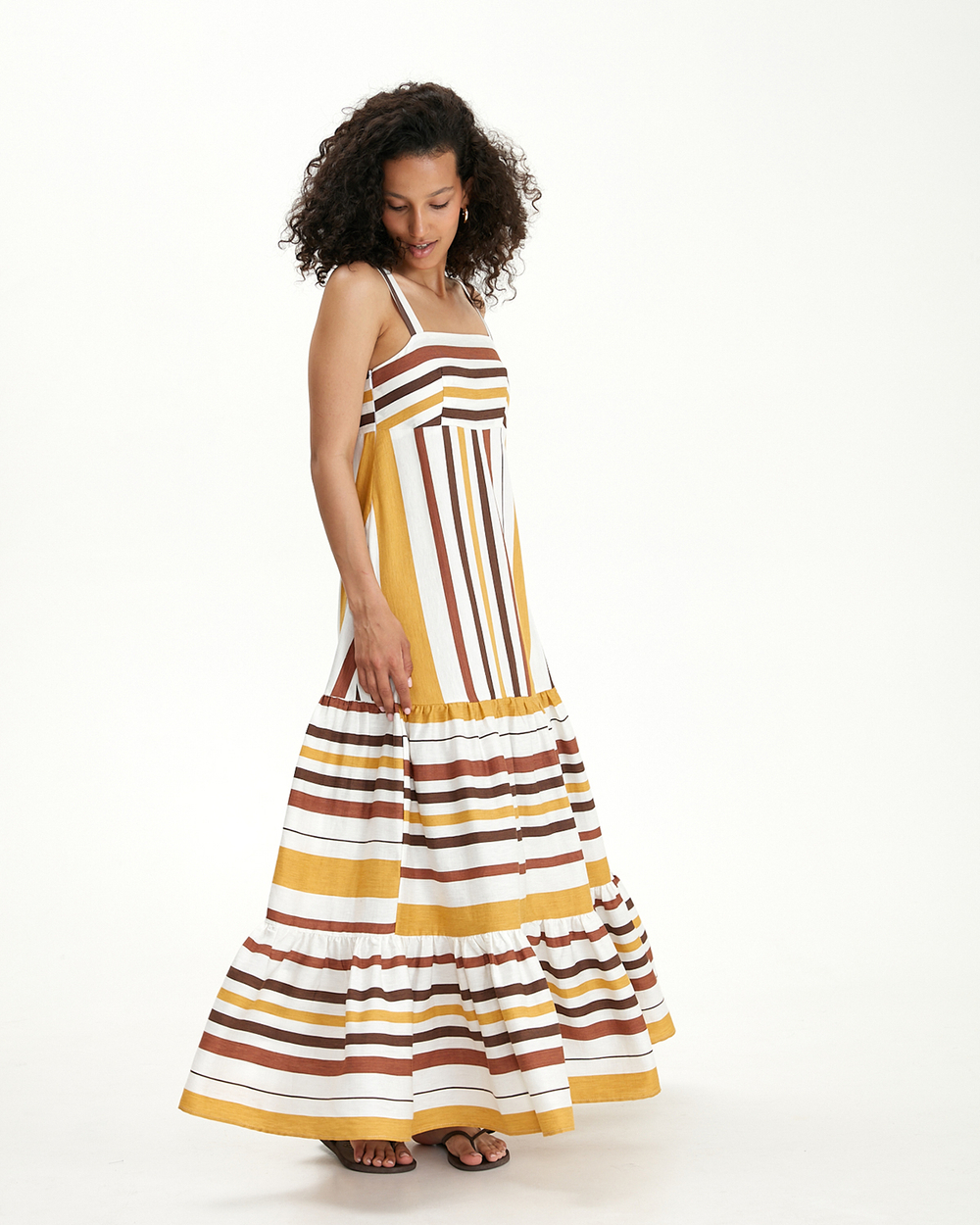 Сарафан с ярусной юбкой в крупную полоску