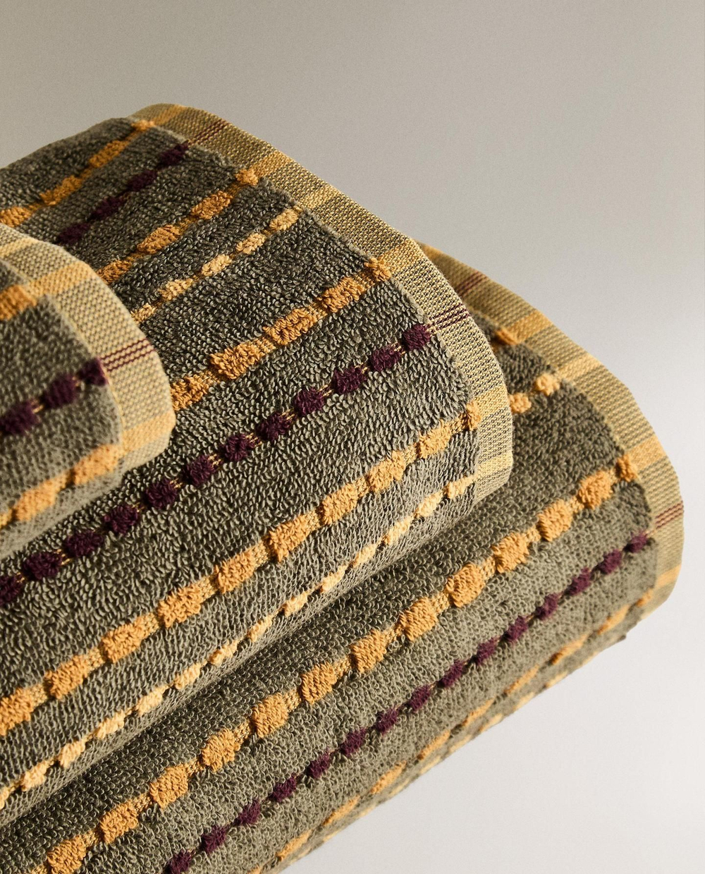 Zara Home - Банное полотенце с текстурой в горошек и контрастных цветов, разноцветный, 50х90 см