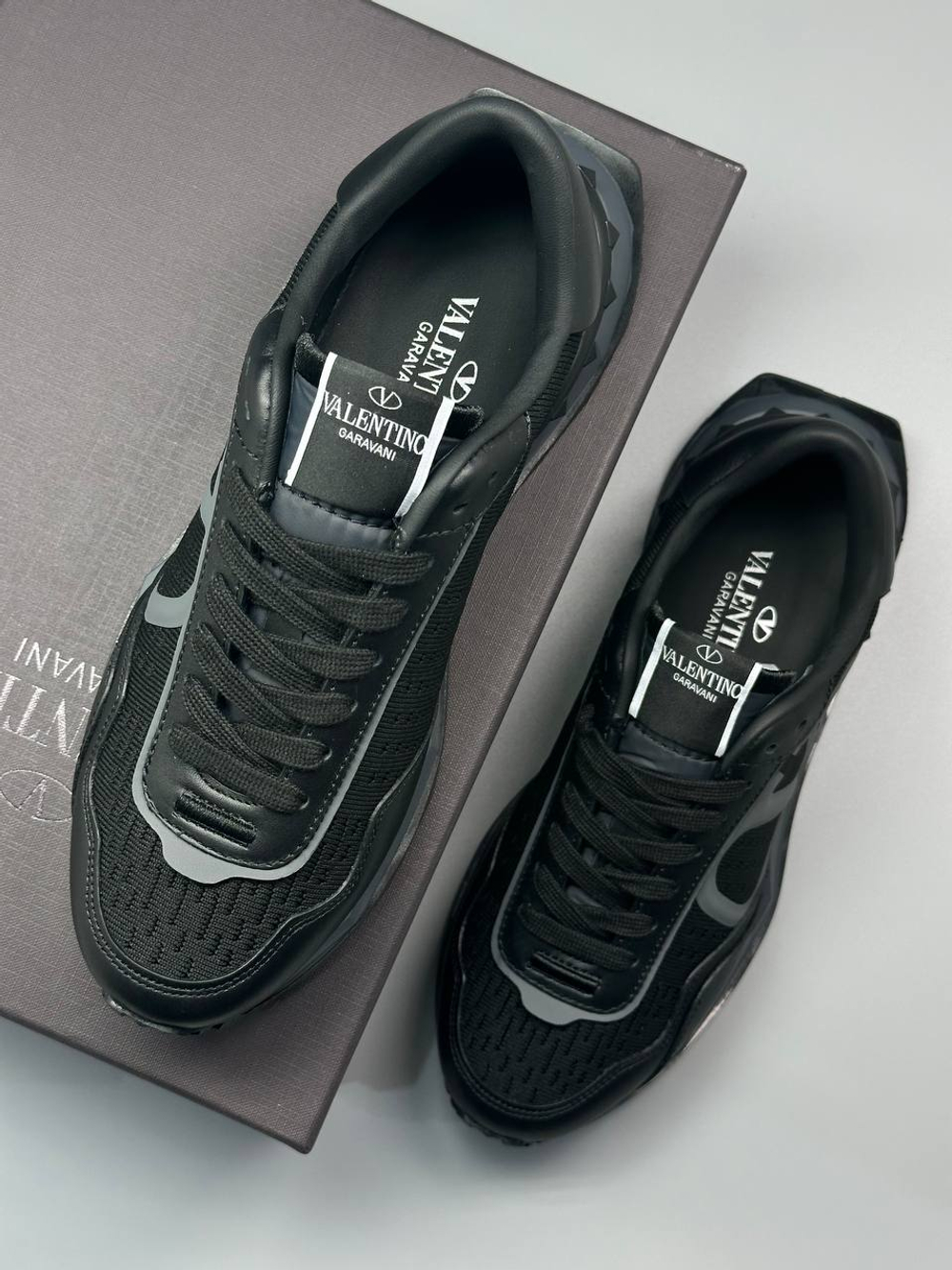 Кроссовки Valentino