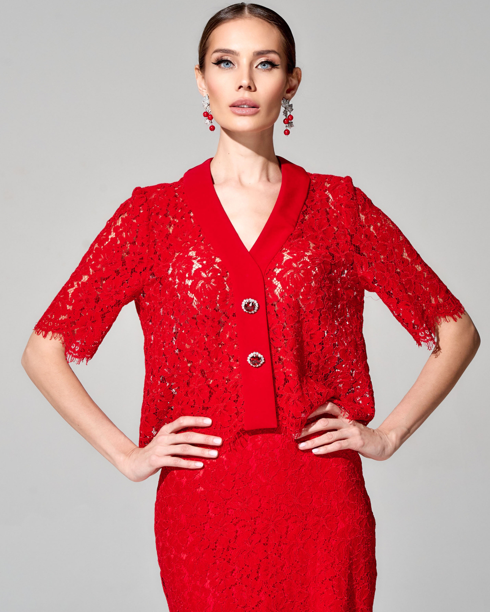 Укороченная блуза из французского кружева