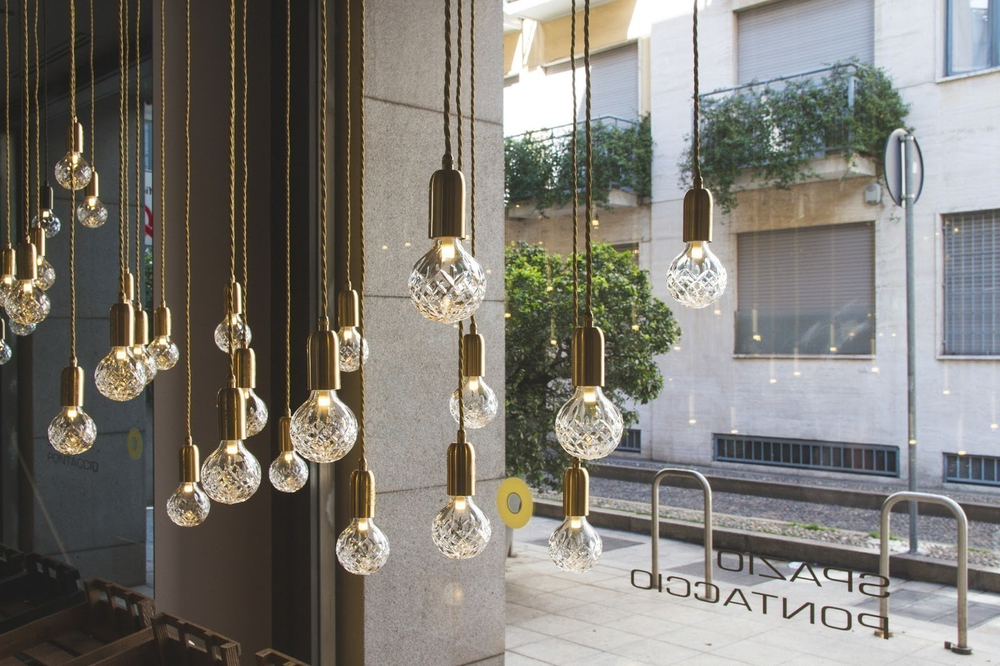Подвесной дизайнерский светильник Crystal Bulb by Lee Broom (18 подвесов)