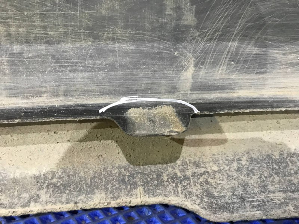 Бампер задний NISSAN R’NESSA 1999