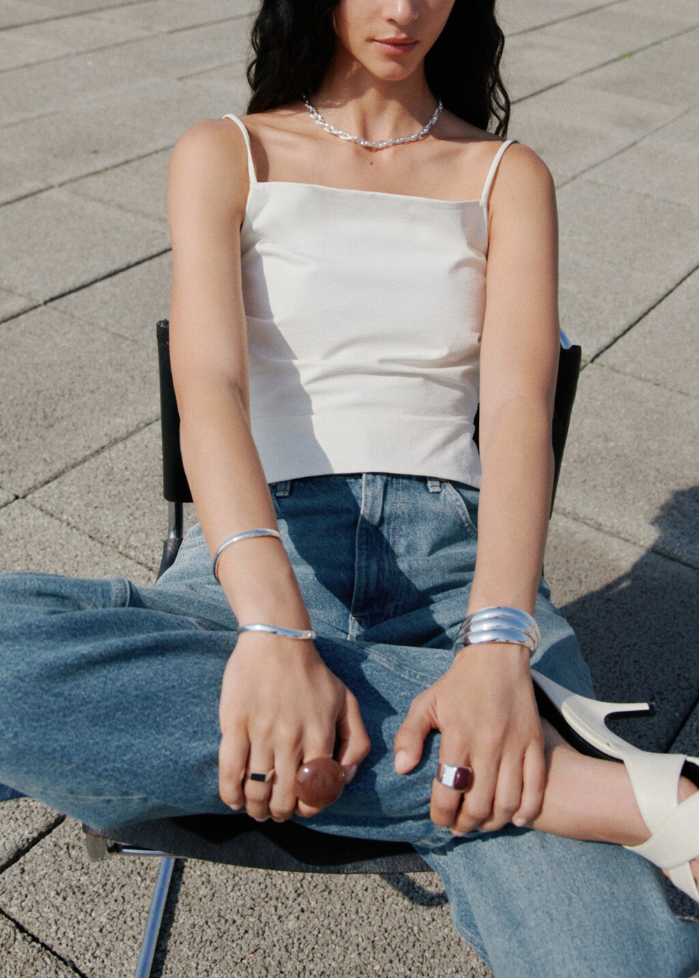 Прямые джинсы с посадкой на талии