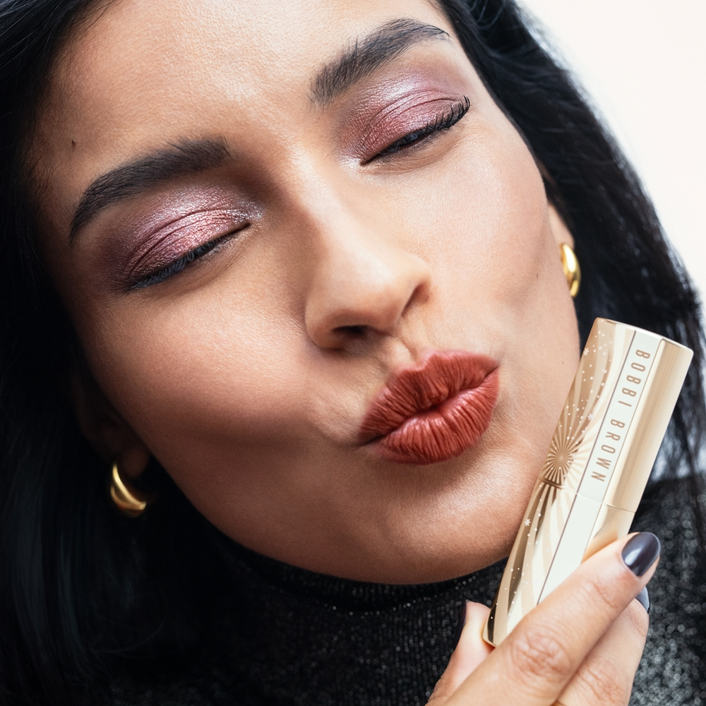 Bobbi Brown Holiday Luxe Lipstick - Кремовая помада с высокой пигментацией оттенок Sweet Cherry, 3 g