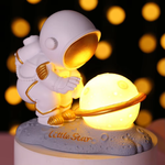 Astronaut star lamp