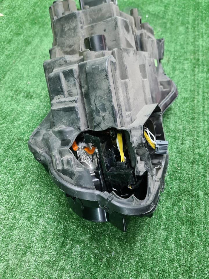 Битая Фара правая Range Rover Vogue 4 12-17 ксенон