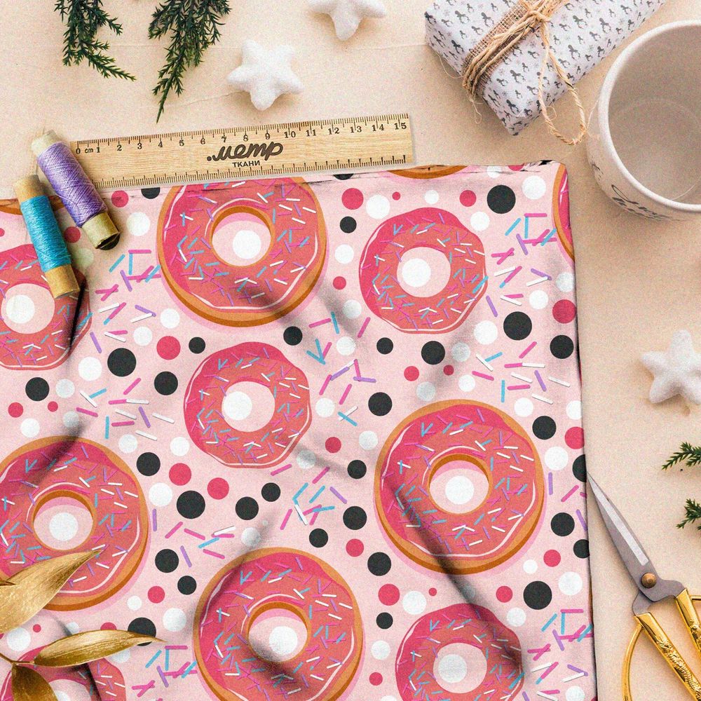 Ткань дюспо свежие клубничные пончики с посыпкой