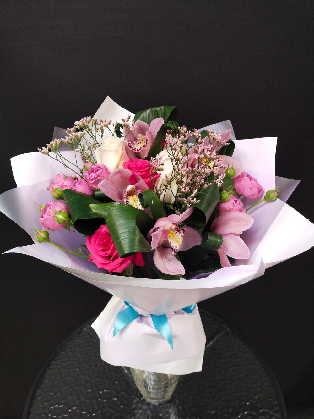 Букет с орхидеями