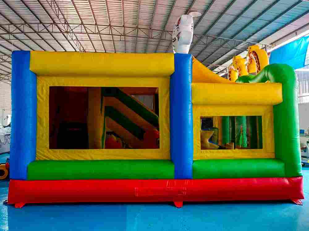 Коммерческий надувной батут "Законы джунглей", 6x4x3.8 м