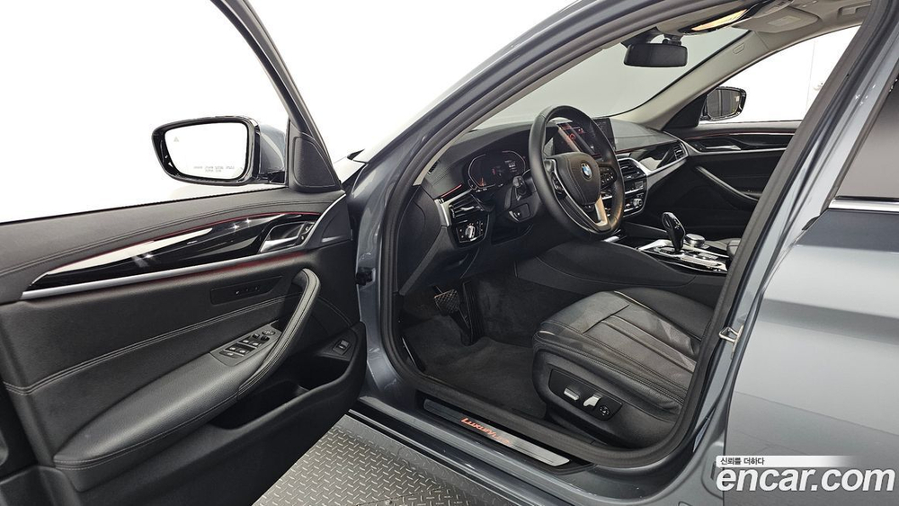 BMW 5 Series (G30) 520i Luxury (02.2020)