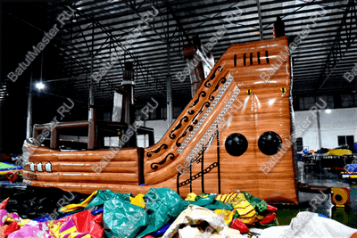 Надувной корабль "Весёлый Роджер Brown"