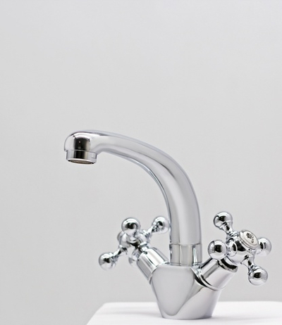 09011 Смеситель двухвент для умывальника "GANZER"