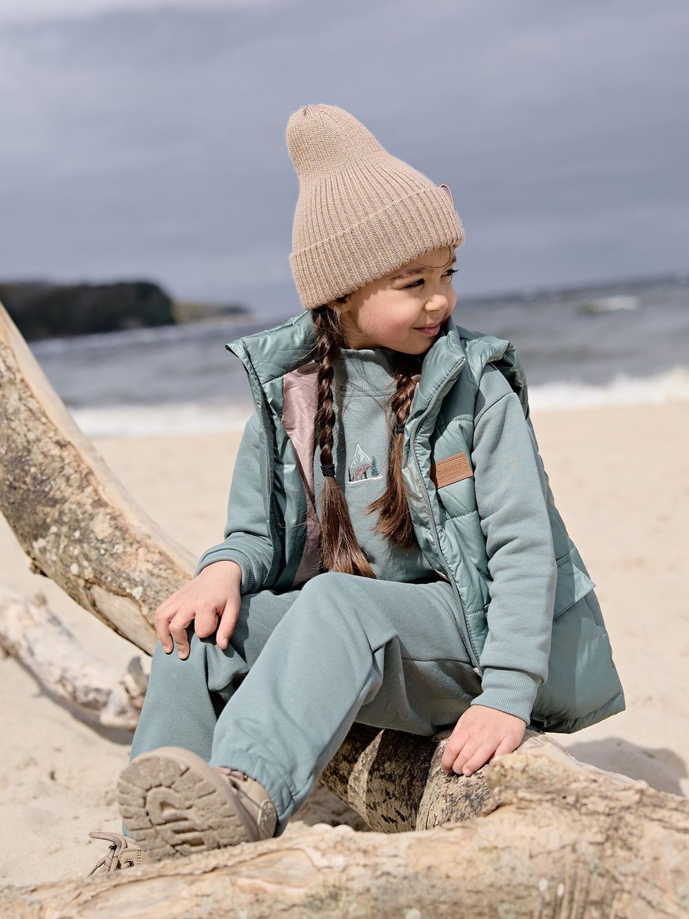 Жилет со съемным капюшоном "Голубая ель"