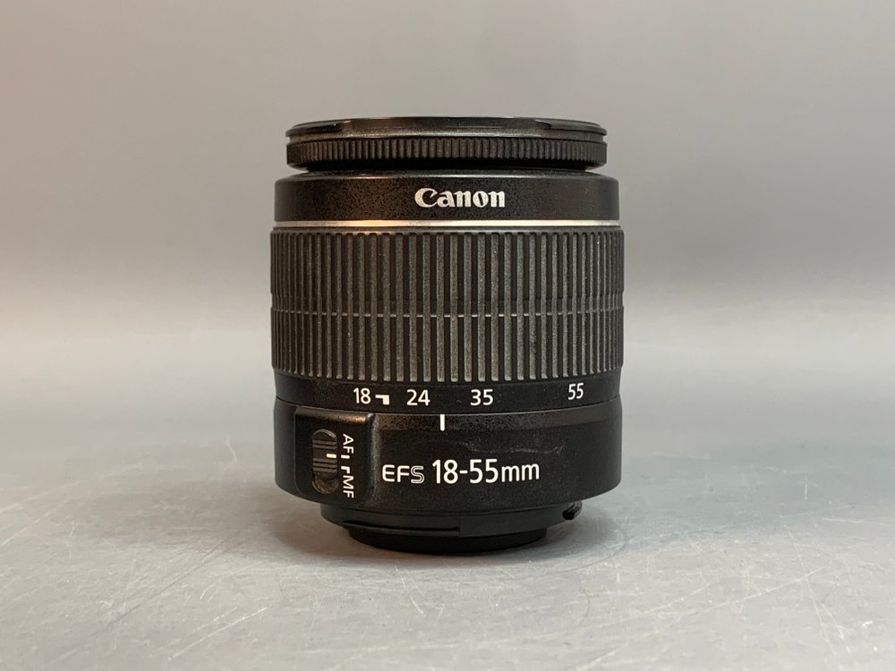 Canon 2000D Kit 18-55mm 3.5-5.6 III 2.518 кадров, царапина
