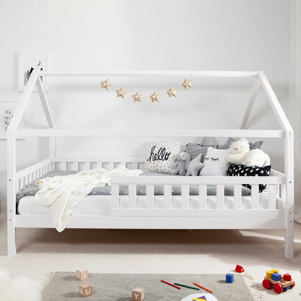 Кровать-домик 140x200 Чайн из сосны с регулировкой высоты, бортиками и основанием, белая