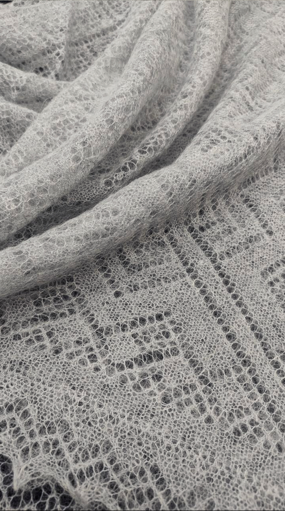 Оренбургский пуховый платок П3-120-03 серый