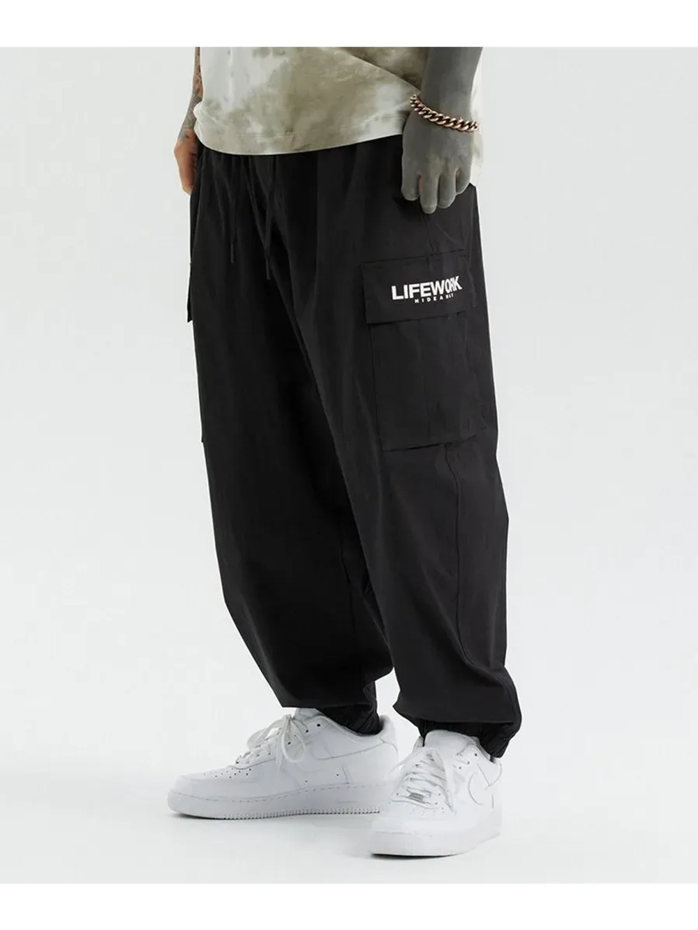 Брюки-джоггеры в стиле карго