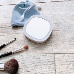 ULK-F71 3AAA WHITE Зеркало карманное с подсветкой. На батарейках 3AАА не в-к. Белый. ТМ Uniel