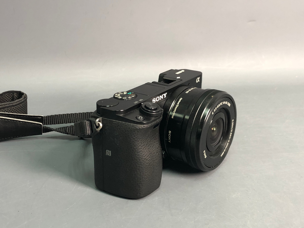 Sony A6000 kit 16-50mm 1.600 кадров