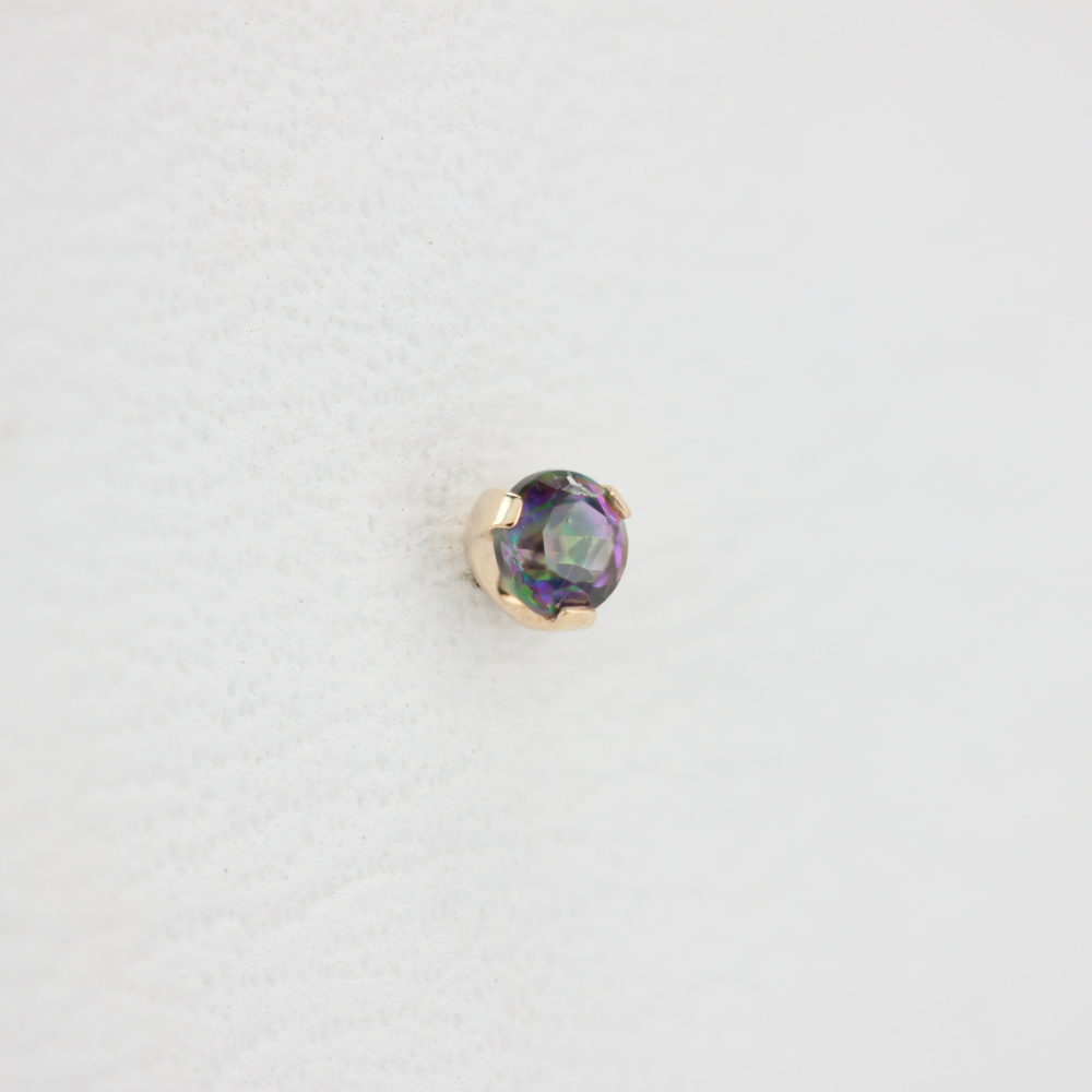 3-Prong-set gem tops with colored gem