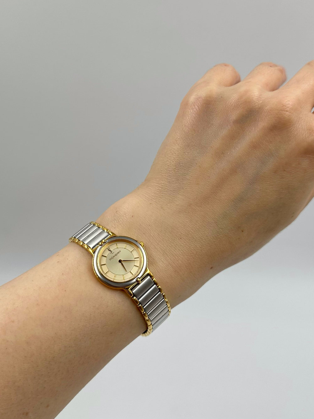 Часы Yves Saint Laurent