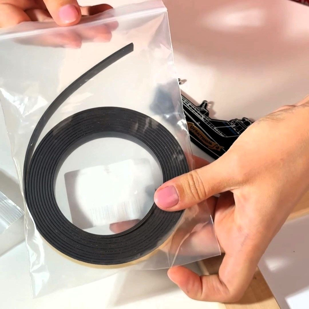 Магнитная лента с клеевым слоем ширина 12,7 мм, длина 3 метра