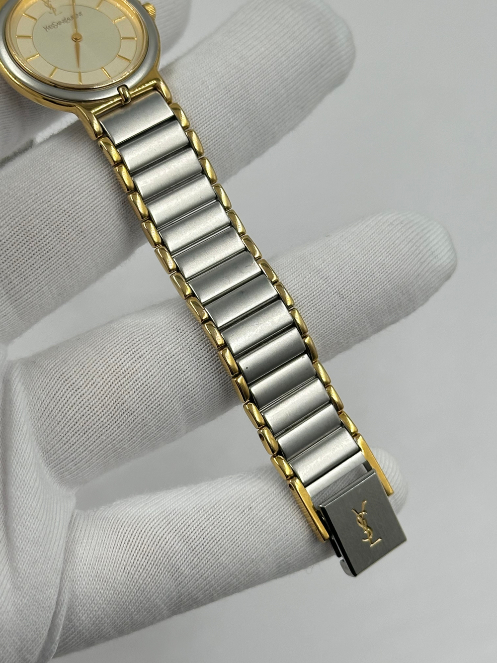 Часы Yves Saint Laurent