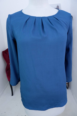 Блузка Zolla лаконичного дизайна, маркировка XS, визуально на 42 размер