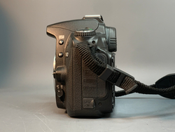 Nikon D90 kit AF-S DX 18-55mm 3.5-5.6G VR 12.000 кадров