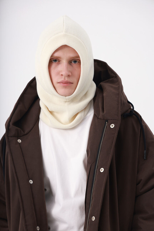 Чепец вязаный, молоко