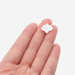 Лотос из белого речного перламутра, 12,5*15мм, сквозное отверстие