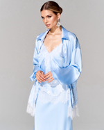 Блуза свободного кроя с отделкой французским кружевом