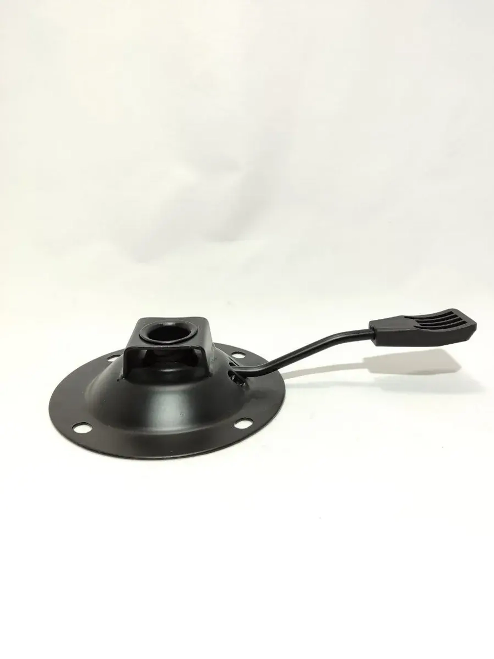 Механизм Пиастра для крепления компьютерного кресла