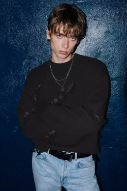 PULL&BEAR Рваный свитер с бахромой, черный