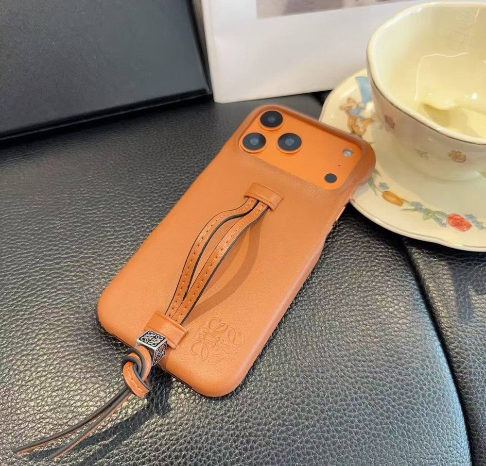 Чехол на iPhone 17 Pro Max Loewe