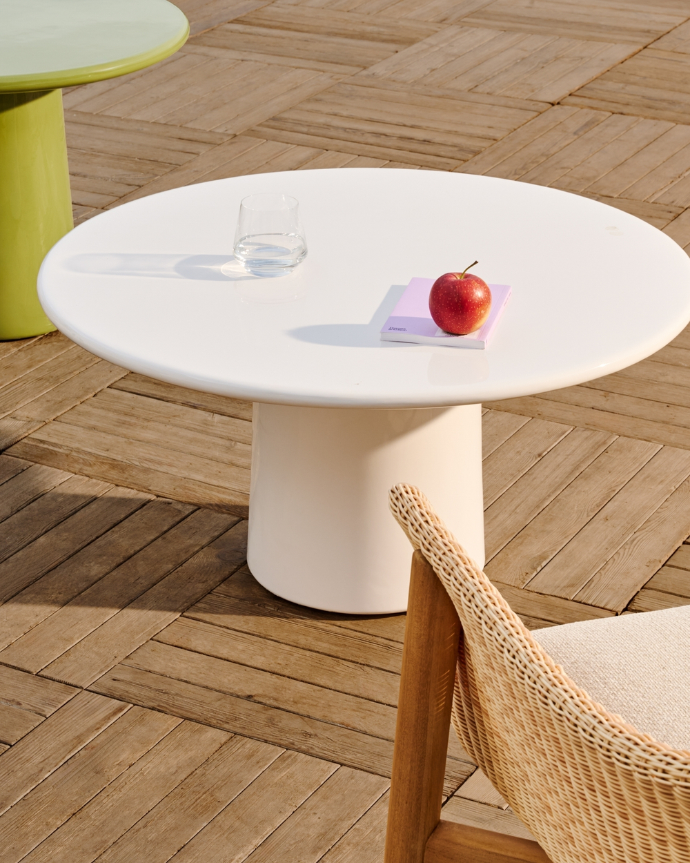 Журнальный столик Albanella из цемента с глянцевой белой отделкой Ø85 см