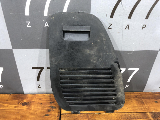 Заглушка обшивки багажника правая Toyota RAV4 IV (XA40) 12-19 Б/У Оригинал 6476642030