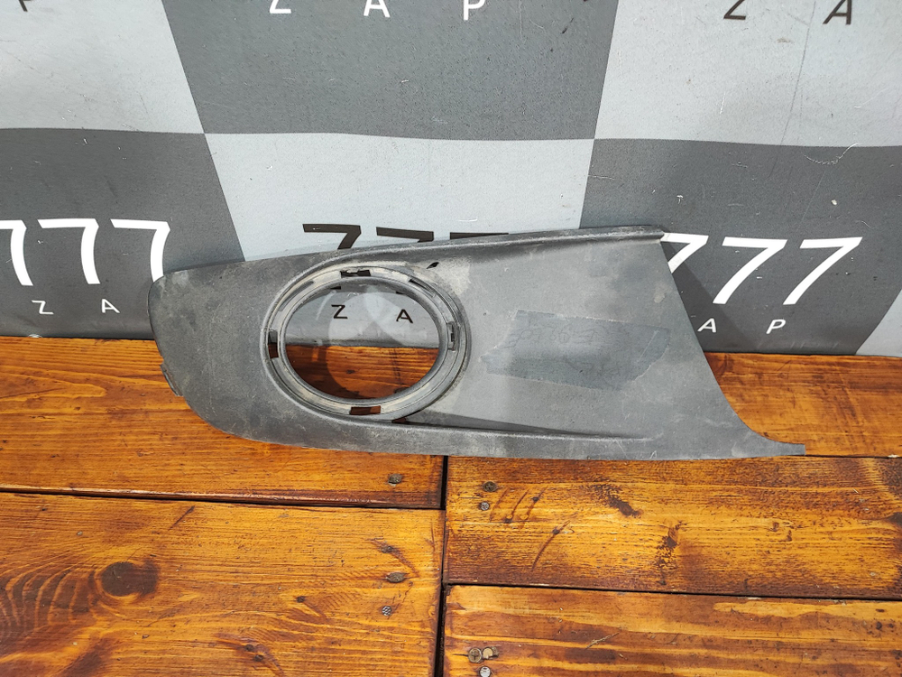 Накладка переднего бампера Caddy 3 Touran 10-15 Б/У Оригинал 1T0853666T