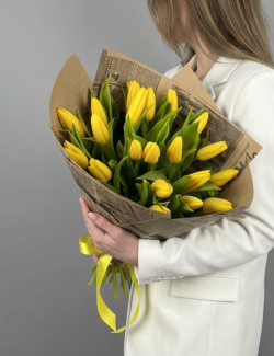 Букет из желтых тюльпанов