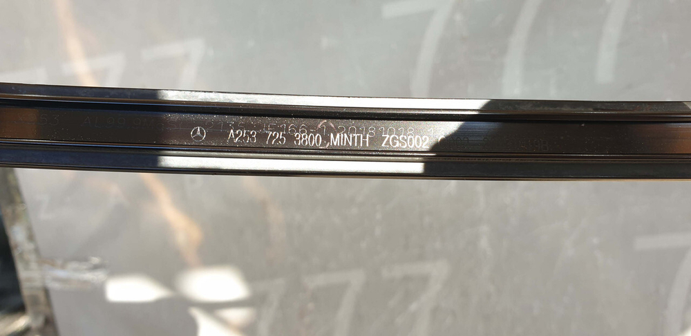 Молдинг двери передней правой Mercedes GLC X253 15-нв Б/У Оригинал A2537253800